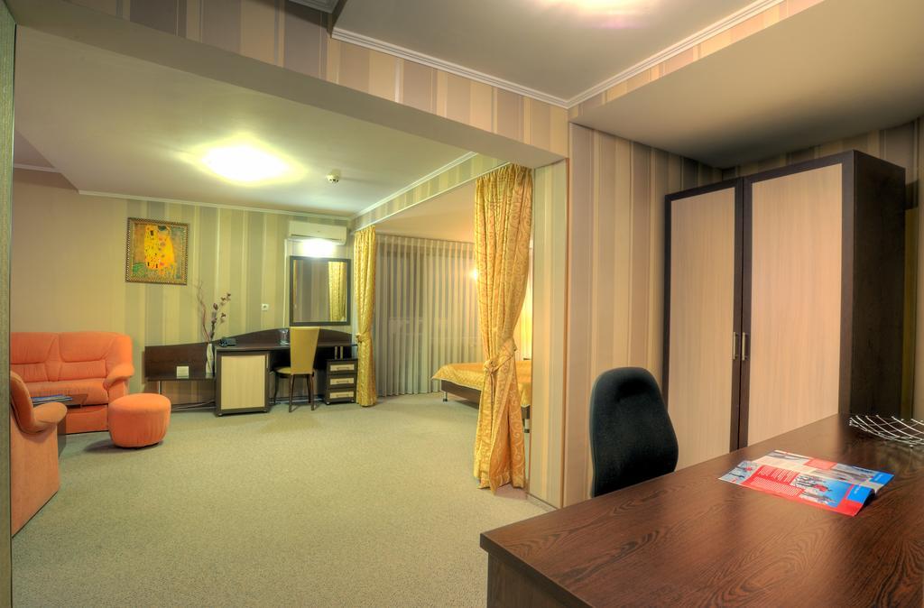 Luxor Hotel Σμόλιαν Εξωτερικό φωτογραφία