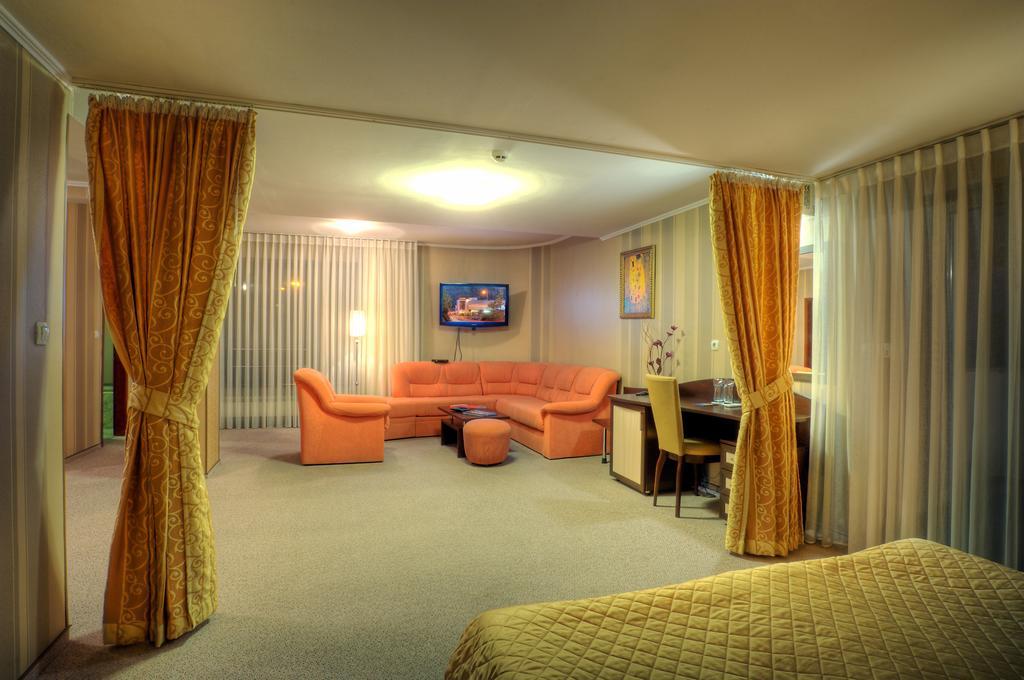 Luxor Hotel Σμόλιαν Εξωτερικό φωτογραφία
